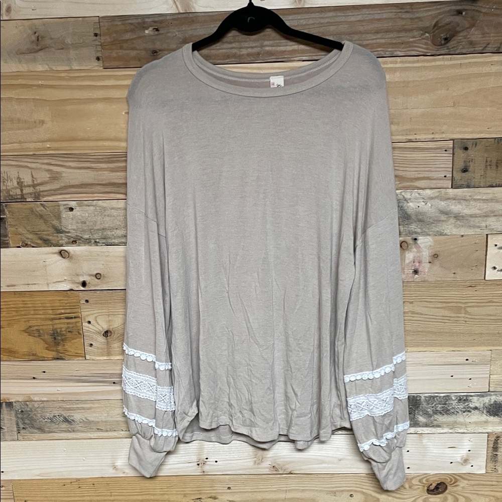 7th Ray size L Taupe Long Sleeve Top with White Lace Detail on Balloon Sleeves